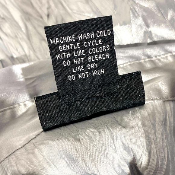 NWOT CLOTHING CO. BY NOTATIONS GORGEOUS SILVER SHIMMERING PLEATED BLOUSE - Picture 6 of 7